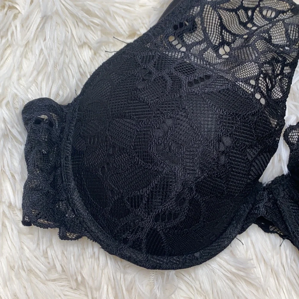 XOXO Black Lace Bra Size 34B Excellent Condition